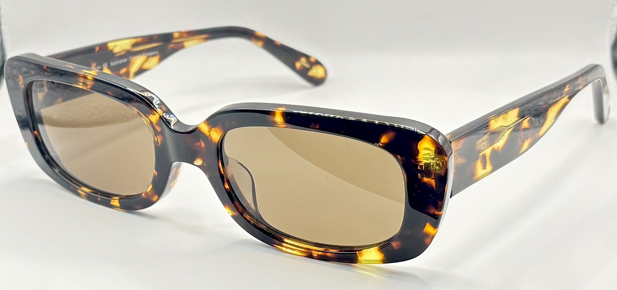 Spencer Wilson Women's Full Rim Sunglass in Brown | Samantha side-image