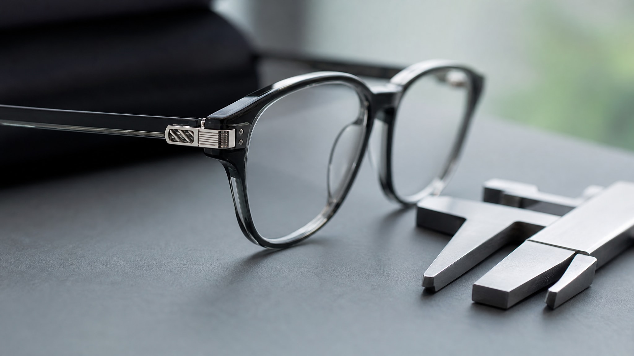 Choosing Glasses Frames Online Without Trying Them On